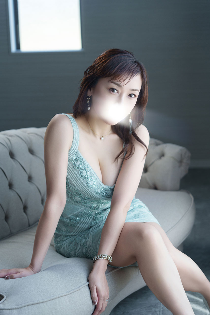里中あいりのプロフィール一般写真