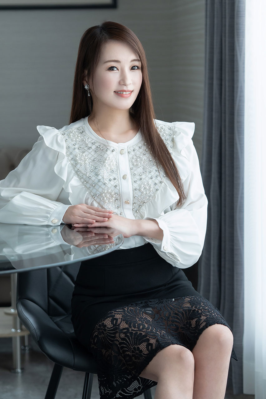 山岡鈴蘭のプロフィール一般写真